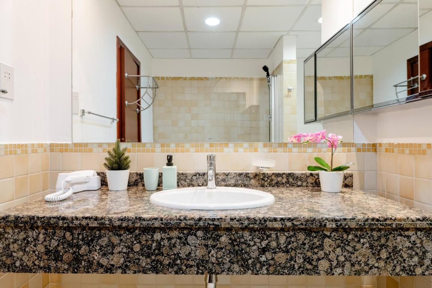 Moonlight Hostel Jbr - 2Min Walk To Jbr Beach - Gym - 2Min Metro Station - Poll Dubai Exterior foto
